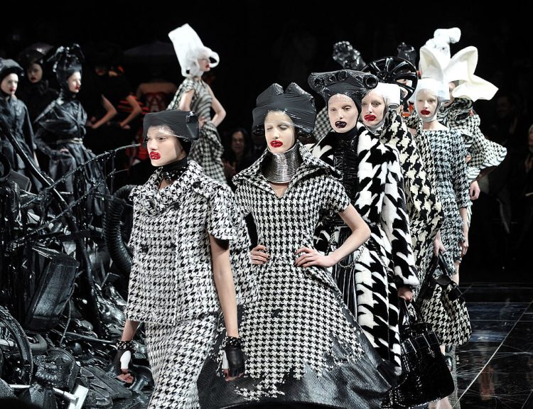 PARIS - MARCH 10:  Models Walk the runwayat the Alexander McQueen Ready-to-Wear A/W 2009 fashion show during Paris Fashion Week at POPB on March 10, 2009 in Paris, France.  (Photo by Dominique Charriau/WireImage)