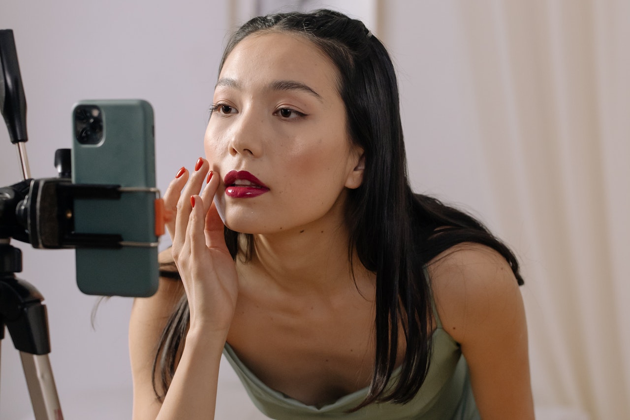 Szkolenia z makijażu permanentnego – czy warto z nich skorzystać?