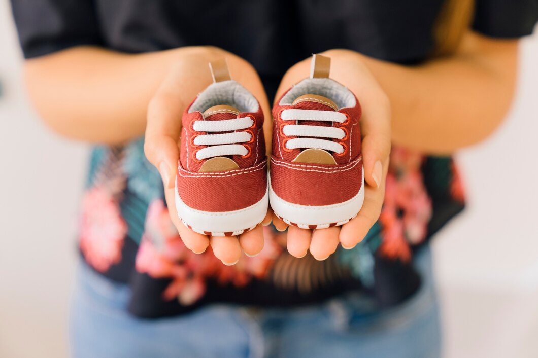 Jak wybrać odpowiednie obuwie dla zdrowego rozwoju stóp Twojego dziecka?